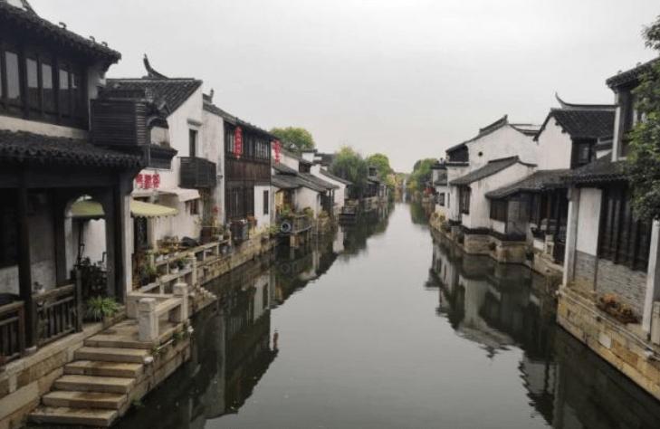 感觉自己变成一个糟糕的家伙了……游戏画面